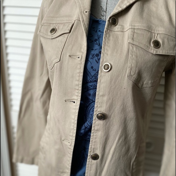 Perfect light weight jacket - Picture 2 of 7